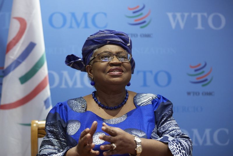 &copy; Reuters. La direttrice generale dell'Organizzazione mondiale del commercio (Wto) Ngozi Okonjo - Iweala partecipa a un'intervista con Reuters presso la sede del Wto a Ginevra, Svizzera, 12 aprile 2021. REUTERS / Denis Balibouse
