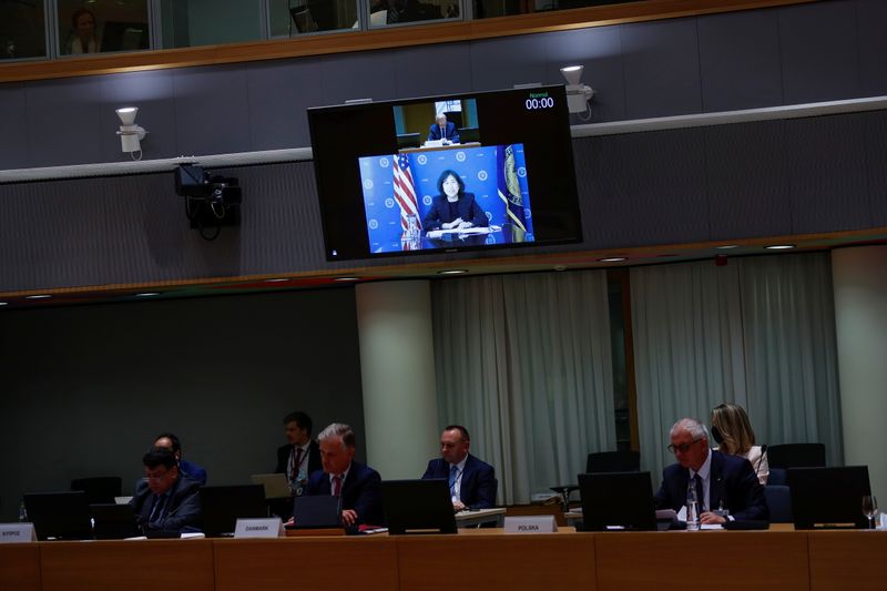 &copy; Reuters. A representante comercial dos EUA, Katherine Tai (na tela), fala durante uma reunião dos ministros do Comércio da União Europeia na sede do Conselho Europeu em Bruxelas, Bélgica, 20 de maio de 2021. Francisco Seco/Pool via REUTERS