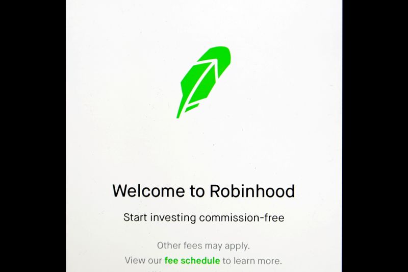 &copy; Reuters. FILE PHOTO: The welcome screen for the Robinhood App is displayed on a screen in this photo illustration January 29, 2021. REUTERS/Brendan McDermid/Illustration/File Photo
