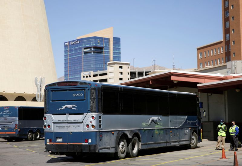 © Reuters. FILE PHOTO: Buses are parked at the Greyhound bus station, in El Paso, Texas, U.S. March 5, 2021. REUTERS/Jose Luis Gonzalez/File Photo