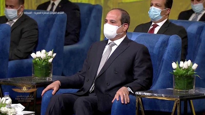 © Reuters. الرئيس المصري عبد الفتاح السيسي خلال حضوره مراسم في القاهرة يوم 3 ابريل نيسان 2021. صورة لرويترز. 