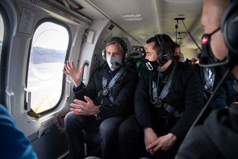 &copy; Reuters. US Secretary of State Antony Blinken, Greenlandic Premier Mute Egede and Danish Foreign Minister Jeppe Kofod fly in a helicopter as they take an aerial tour near Kangerlussuaq, Greenland, May 20, 2021.  Saul Loeb/Pool via REUTERS
