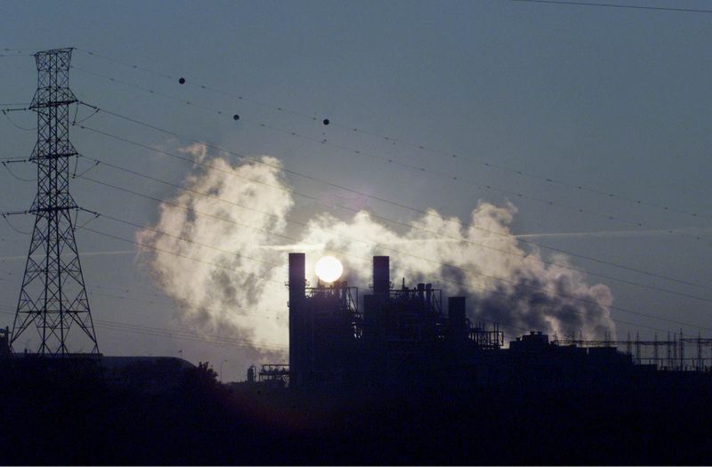 © Reuters. Usina termelétrica a gás natural em Uruguaiana (RS) 
18/05/2001
REUTERS/Paulo Whitaker