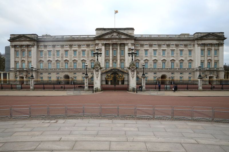 &copy; Reuters. منظر عام لقصر بكنجهام في لندن بصورة من أرشيف رويترز.