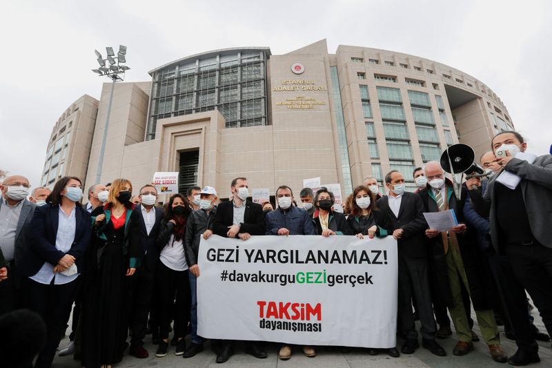 © Reuters. Lawyers and opposition lawmakers gather in front of the Justice Palace, the Caglayan Courthouse, as a Turkish court began the re-trial of philanthropist Osman Kavala and 15 others over their role in nationwide protests in 2013, in Istanbul, Turkey, May 21, 2021. The banner reads: 