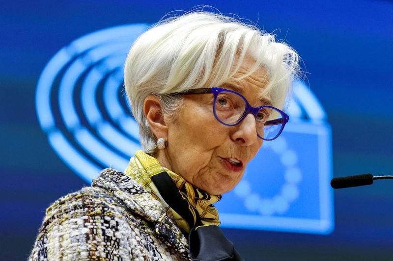 &copy; Reuters. Lagarde, do BCE, diz que é muito cedo para discutir vida pós-apoio de emergência February 8, 2021. Olivier Matthys/Pool via REUTERS/File Photo