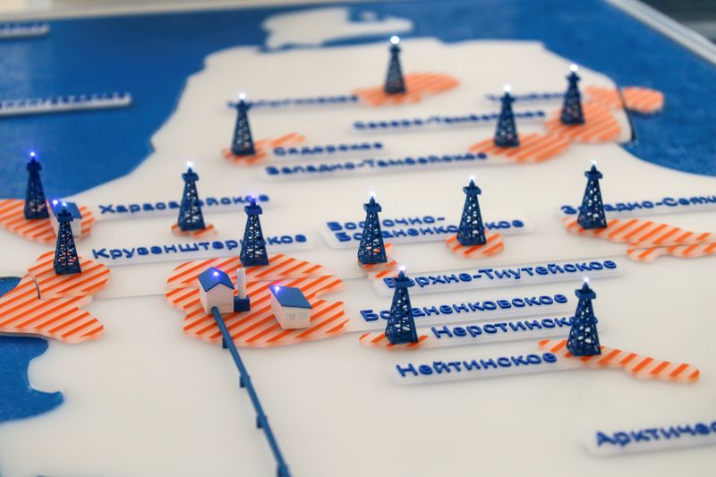 &copy; Reuters. A view shows a map of gas fields on the Yamal peninsula at an office of Gazprom company in Bovanenkovo, Russia May 21, 2019. Picture taken May 21, 2019. REUTERS/Maxim Shemetov