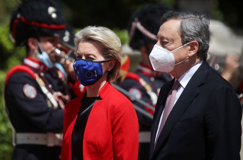 &copy; Reuters. Presidente da Comissão Europeia, Ursula von der Leyen, e premiê italiano, Mario Draghi
21/05/2021
REUTERS/Yara Nardi