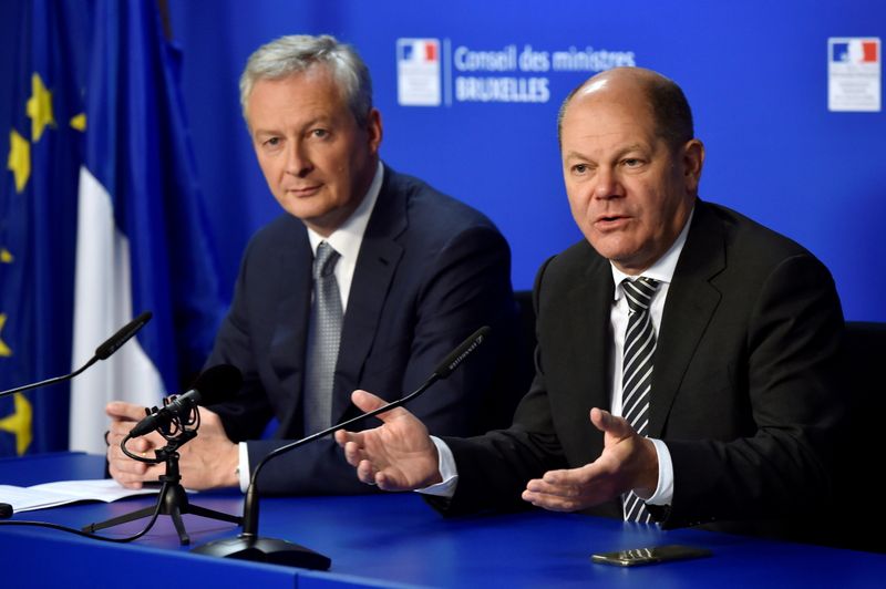 &copy; Reuters. FOTO DE ARCHIVO: El ministro de Economía francés, Bruno Le Maire, y el ministro de Finanzas alemán, Olaf Scholz, ofrecen una rueda de prensa tras una reunión de ministros de Finanzas de la zona euro en Bruselas, Bélgica, el 19 de noviembre de 2018. R