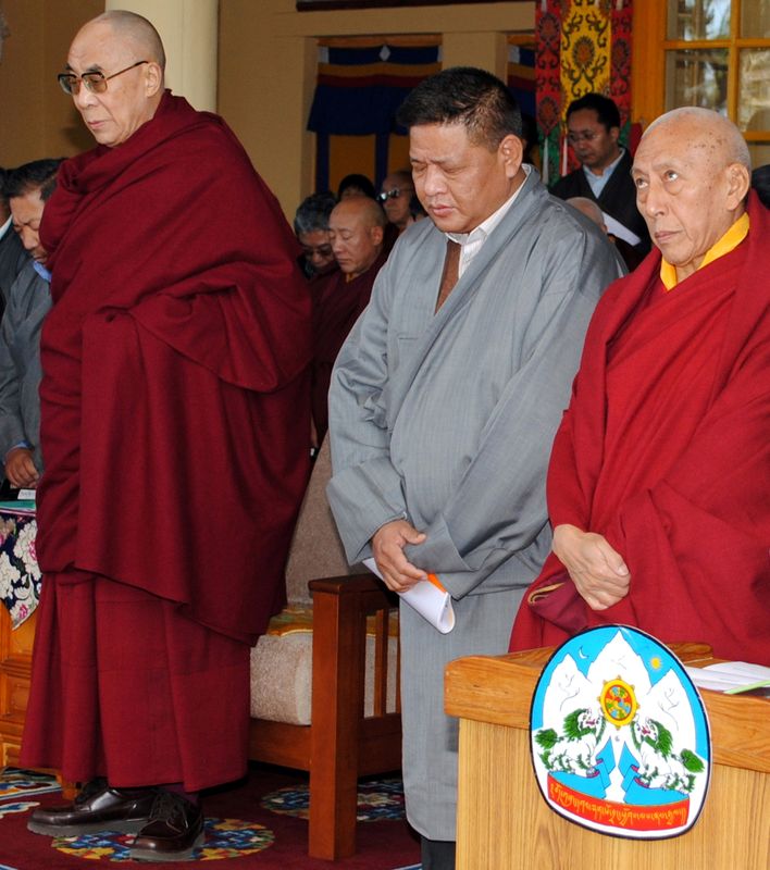 &copy; Reuters. FILE PHOTO: Tibet's exiled Buddhist spiritual leader the Dalai Lama, Penpa Tsering (in grey), speaker of the Tibetan Parliament-in-exile and Samdhong Rinpoche (R), Prime Minister of the Tibetan government-in-exile, observe a minute's silence during a cere