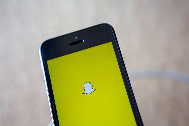 &copy; Reuters. Foto de archivo del logo de Snapchat en un celular. 
Dic 21, 2013. REUTERS/Eric Thayer/