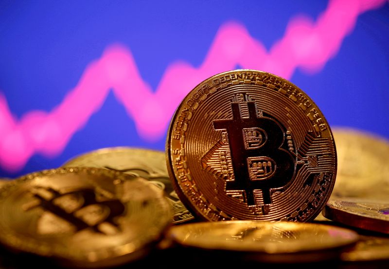 © Reuters. Representação da moeda virtual Bitcoin 
08/01/2021
REUTERS/Dado Ruvic