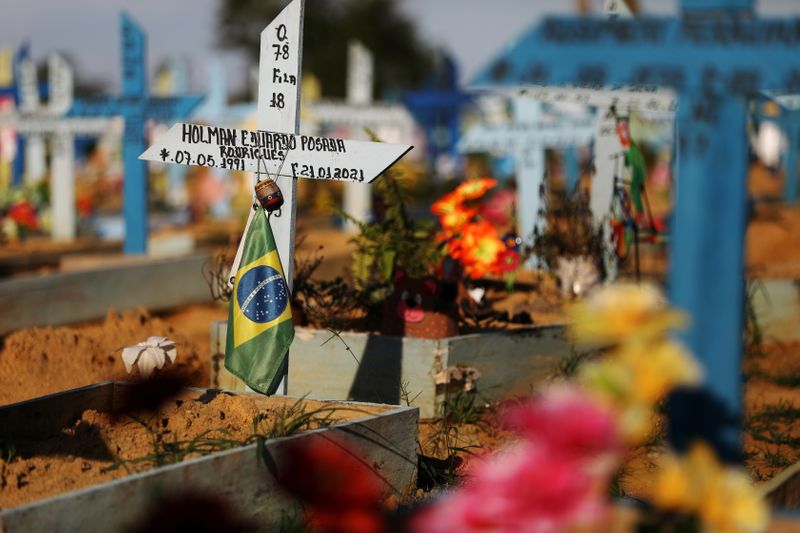 &copy; Reuters. Le COVID-19 a tué un million de personnes en Amérique latine et dans les Caraïbes, selon un décompte de Reuters. /Photo prise le 20 mai 2021/REUTERS/Bruno Kelly