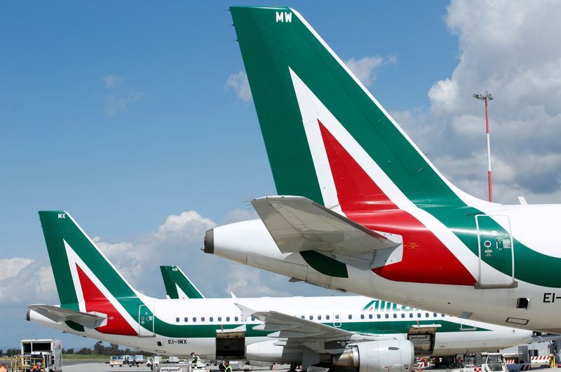 &copy; Reuters. FILE PHOTO: Alitalia planes are seen on the tarmac at Fiumicino International Airport as talks between Italy and the European Commission over the revamp of Alitalia are due to enter a key phase, in Rome, Italy, April 15, 2021. REUTERS/Remo Casilli