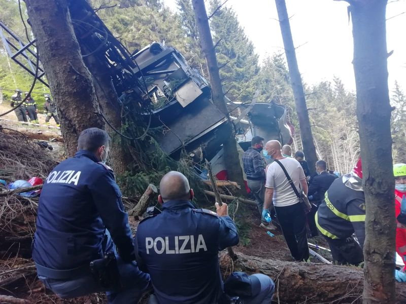 &copy; Reuters. Police and rescue service members are seen near the crashed cable car after it collapsed in Stresa, near Lake Maggiore, Italy May 23, 2021. ITALIAN POLICE/Handout via REUTERS 