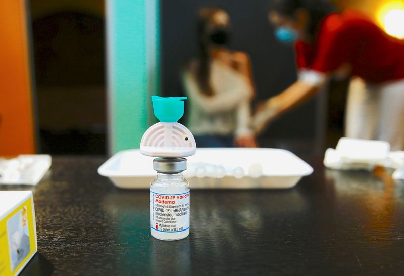 &copy; Reuters. FILE PHOTO: A vial containing the Moderna COVID-19 vaccine is seen at a temporary vaccination center of Swiss Medix health center as the spread of the coronavirus disease continues, in the Offene St. Jakob Kirche Reformed church in Zurich, Switzerland May