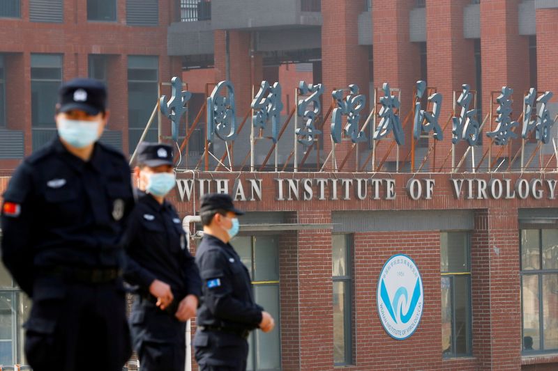 &copy; Reuters. Trois chercheurs de l'Institut chinois de virologie de Wuhan ont été hospitalisés en novembre 2019, avant que la Chine ne révèle la pandémie, a rapporté dimanche le Wall Street Journal, citant un rapport des services de renseignement américains. /