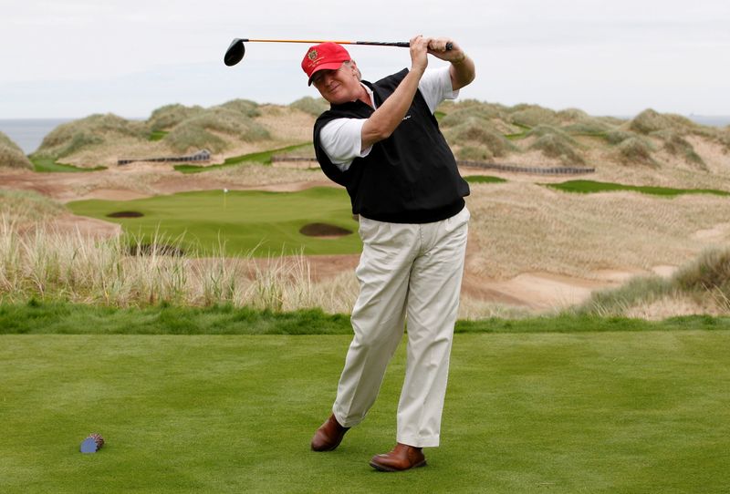 &copy; Reuters. FILE PHOTO: U.S. property magnate Donald Trump practices his swing at the 13th tee of his new Trump International Golf Links course on the Menie Estate near Aberdeen, Scotland, Britain June 20, 2011. REUTERS/David Moir