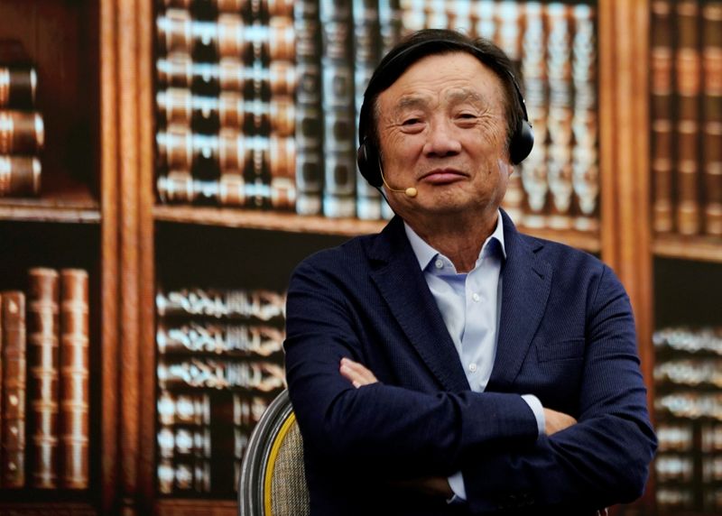 &copy; Reuters. FILE PHOTO: Huawei founder Ren Zhengfei attends a panel discussion at the company headquarters in Shenzhen, Guangdong province, China June 17, 2019. REUTERS/Aly Song