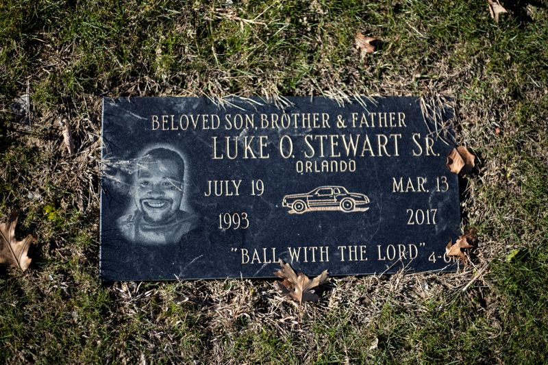 &copy; Reuters. FILE PHOTO: Luke Stewart's grave is seen in Cleveland, Ohio, U.S., November 12, 2020. REUTERS/Megan Jelinger