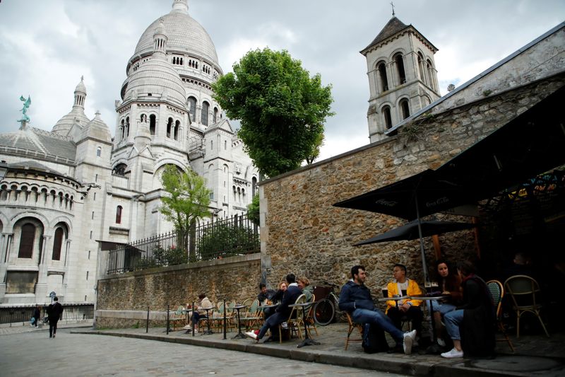 &copy; Reuters. La France a recensé 2.229 nouvelles contaminations au coronavirus au cours des dernières 24 heures, selon des données officielles publiées lundi. /Photo prise le 19 mai 2021/REUTERS/Sarah Meyssonnier