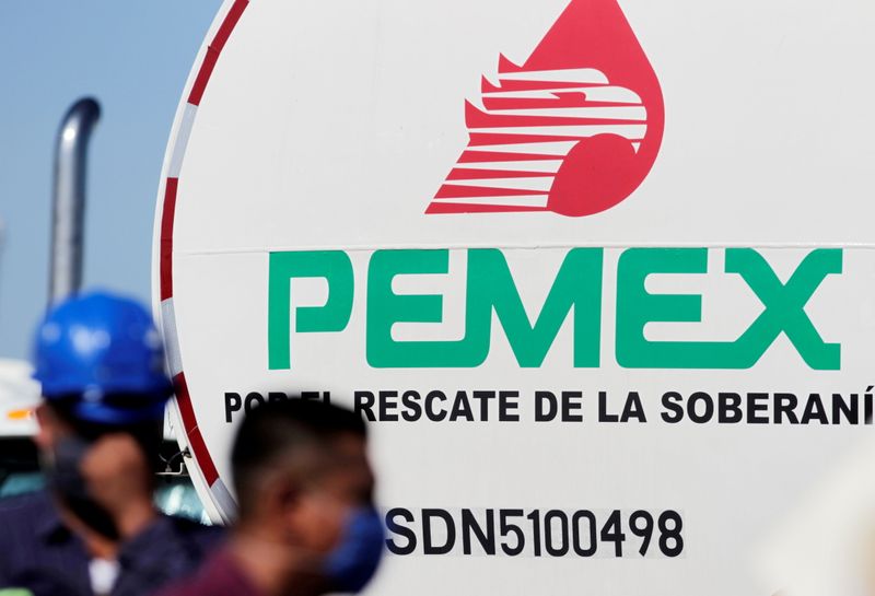 &copy; Reuters. FILE PHOTO: A logo of Mexican state oil firm Pemex is pictured during a visit by Mexico's president, Andres Manuel Lopez Obrador, at Cadereyta refinery, in Cadereyta, on the outskirts of Monterrey, Mexico August 27, 2020. REUTERS/Daniel Becerril/File Phot