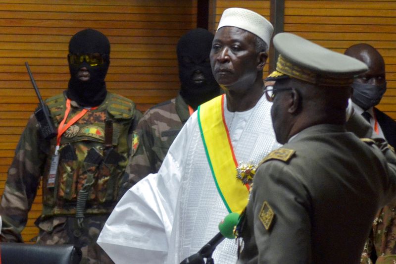 &copy; Reuters. Presidente interino do Mali Bah Ndaw durante posse em Bamako
 25/9/2020   REUTERS/Amadou Keita   