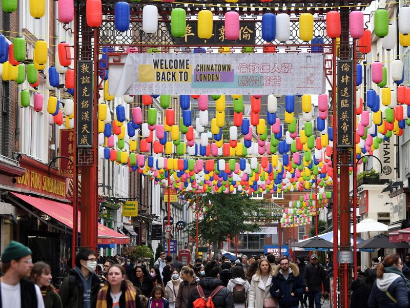 &copy; Reuters. FILE PHOTO: People are seen in the Chinatown district as the government raises the local COVID-19 alert level to 'High', amid the outbreak of the coronavirus disease (COVID-19) in London, Britain, October 17, 2020. REUTERS/Toby Melville