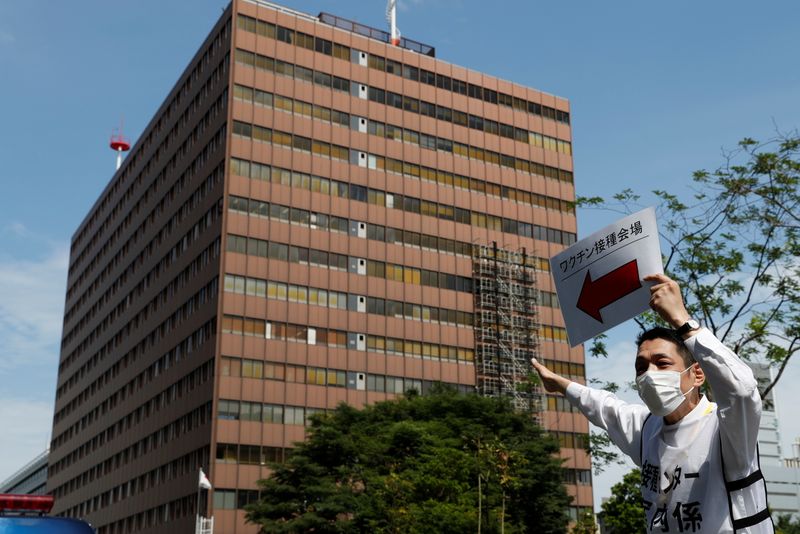 &copy; Reuters. 　５月２５日、東京都は新たに５４２人の新型コロナウイルス感染が確認されたと発表した。東京・大手町の大規模ワクチン接種会場、２４日撮影（２０２１年　ロイター／Kim Kyung-Hoon）