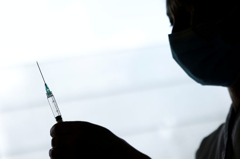 &copy; Reuters. L'Union européenne s'attend à avoir reçu un peu plus d'un milliard de doses de vaccin contre le COVID-19 à la fin septembre, selon un document dont les dirigeants européens ont pris connaissance vendredi. /Photo prise le 18 mars 2021/REUTERS/Stéphan