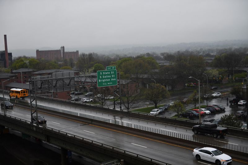 &copy; Reuters. FILE PHOTO: A view of the I-81 freeway in Syracuse, New York, U.S., April 28, 2021.  REUTERS/Zoe Davis