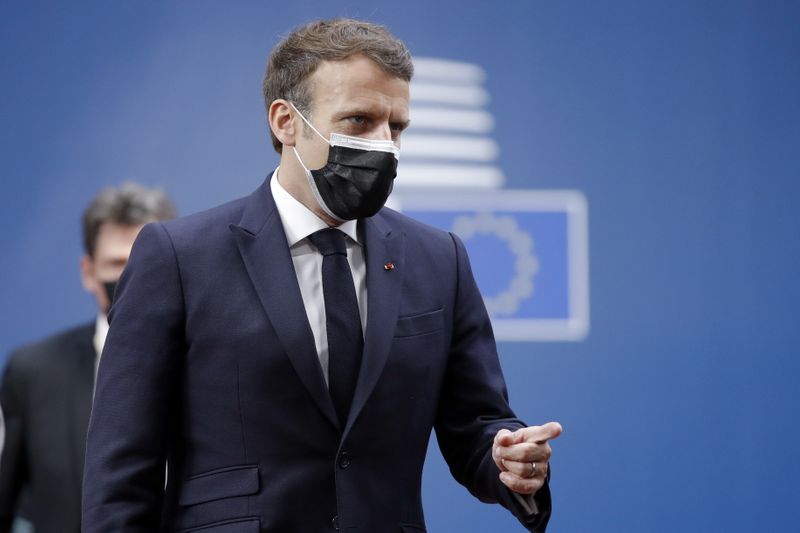 © Reuters. French President Emmanuel Macron arrives for the second day of a face-to-face EU summit in Brussels, Belgium May 25, 2021. Olivier Hoslet/Pool via REUTERS