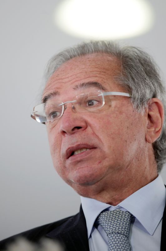 &copy; Reuters. Ministro da Economia, Paulo Guedes, fala após reunião com o presidente Jair Bolsonaro no Palácio do Planalto
08/03/2021
REUTERS/Ueslei Marcelino