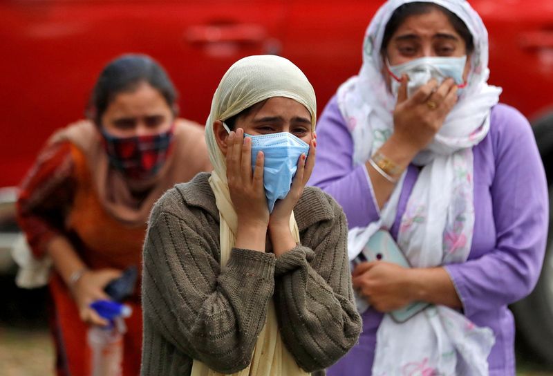 &copy; Reuters. Le nombre total d'infections au coronavirus en Inde a dépassé les 27 millions mercredi, avec 208.921 nouveaux cas enregistrés au cours des dernières 24 heures, tandis que le nombre de décès quotidiens dus au COVID-19 a augmenté de 4.157. Photo pris