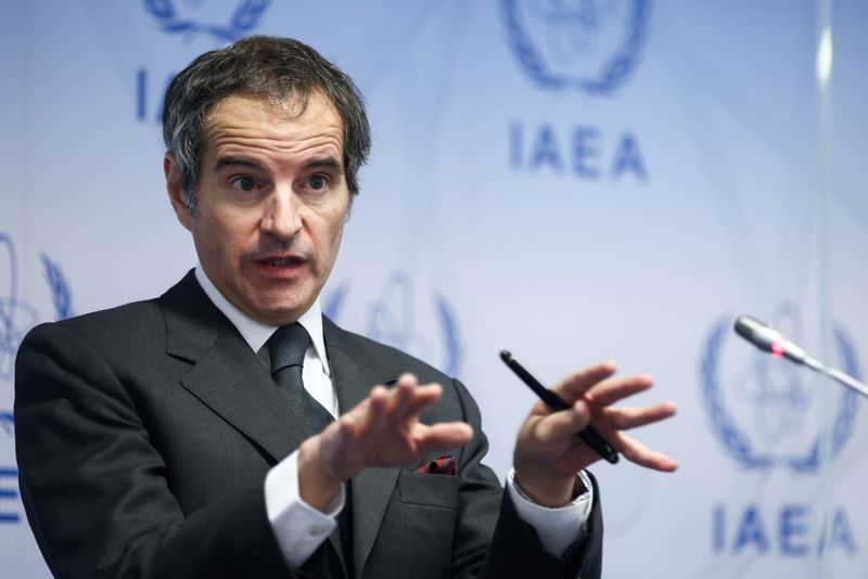 &copy; Reuters. رافائيل جروسي المدير العام للوكالة الدولية للطاقة الذرية يتحدث لوسائل الإعلام في مقر الوكالة بفيينا يوم 24 مايو أيار 2021. تصوير: ليزي نيسنر - ر