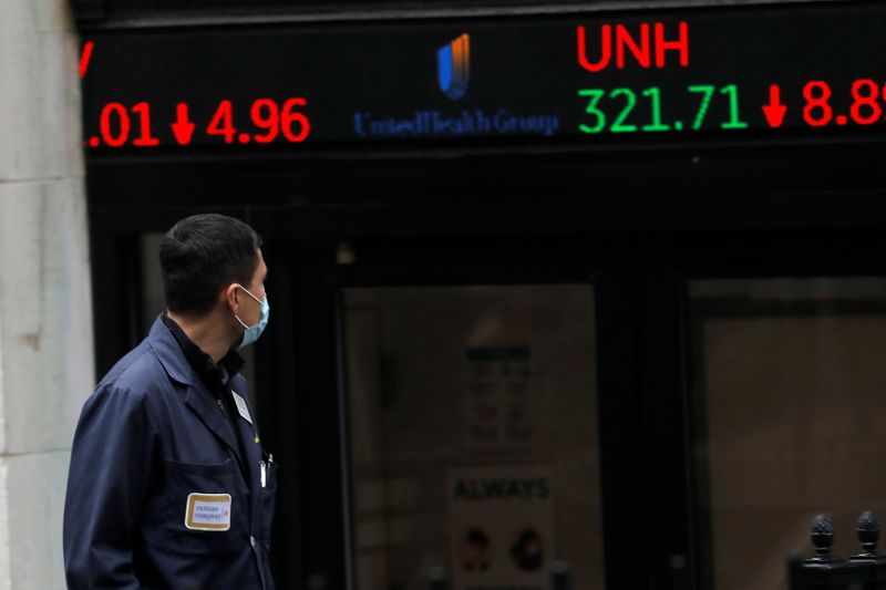 &copy; Reuters. A trader walks past a digital stock price display outside the New York Stock Exchange in Manhattan in New York City, New York, U.S., October 26, 2020. REUTERS/Mike Segar