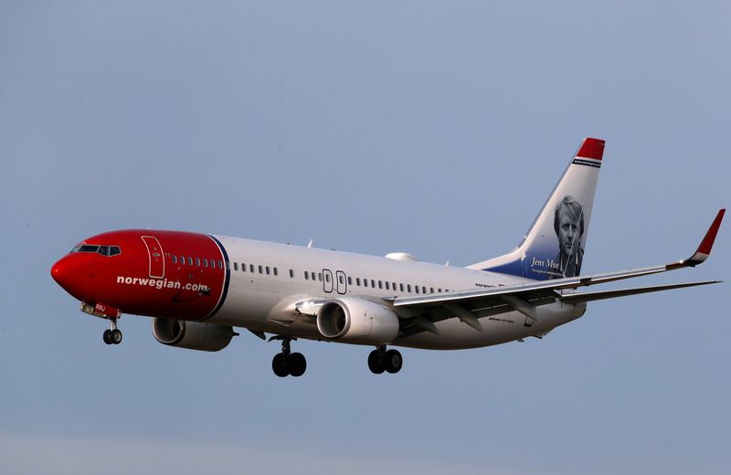 &copy; Reuters. FILE PHOTO: Norwegian Air Sweden Boeing 737-800 plane SE-RRJ approaches Riga International Airport in Riga, Latvia January 17, 2020. REUTERS/Ints Kalnins