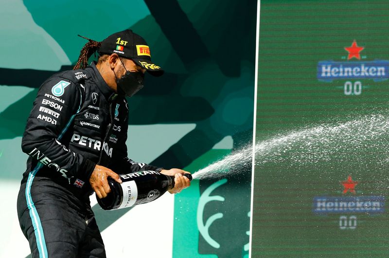 &copy; Reuters. Lewis Hamilton a glané son 2e succès de la saison./Photo prise le 2 mai 2021/REUTERS/Marcelo del Pozo