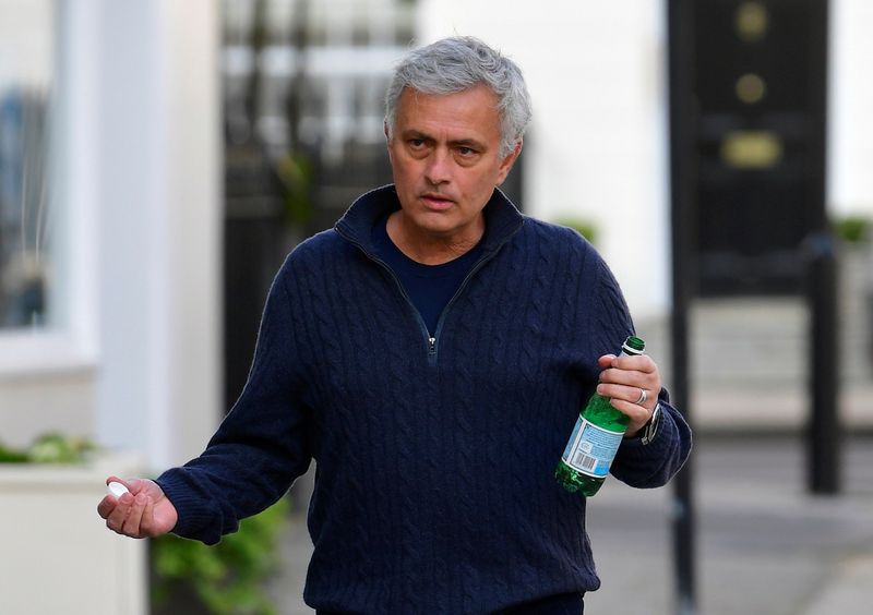 © Reuters. Mourinho va tenter de se relancer après ses échecs anglais./Photo prise le 19 avril 2021/REUTERS/Toby Melville