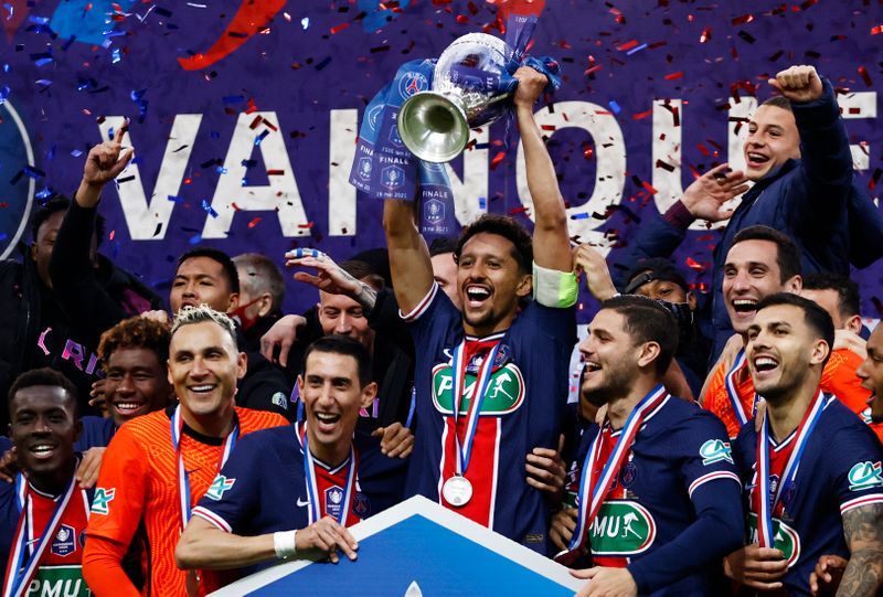 &copy; Reuters. Le PSG a remporté la 14e Coupe de France de son histoire./Photo prise le 19 mai 2021/REUTERS/Christian Hartmann